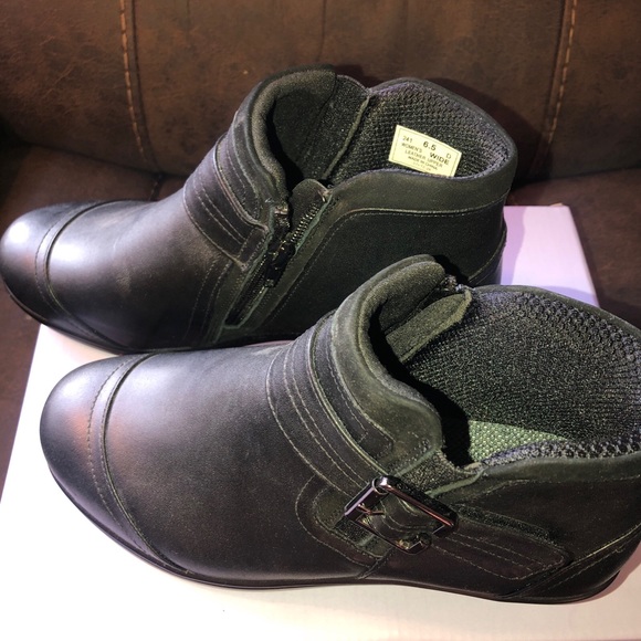 Black leather ankle boots 6.5  with box - Picture 9 of 9